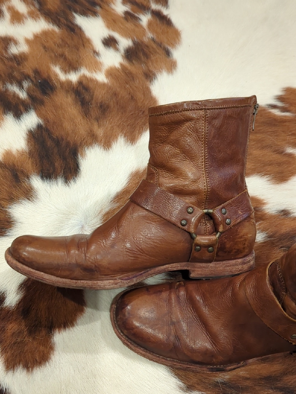 Frye Phillip Harness classic ankle boot featuring a Vintage Leather Construction - Picture 10 of 16